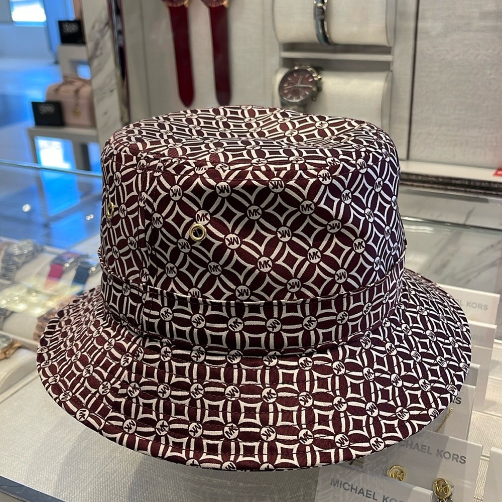 Michael Kors Women’s MK Logo Jacquard Bucket Hat
OXBLOOD
NWT - Picture 2 of 16